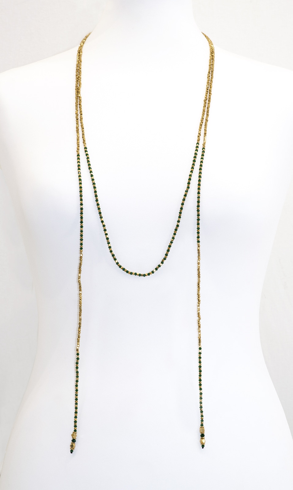 Sautoir perles vertes et dorées de la marque française Nataraj