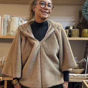 veste coupe chauve-souris en fausse fourrure-Mukasa