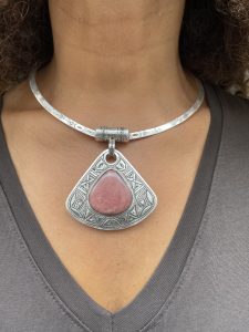 Collier touareg torque et agate rose-Mukasa